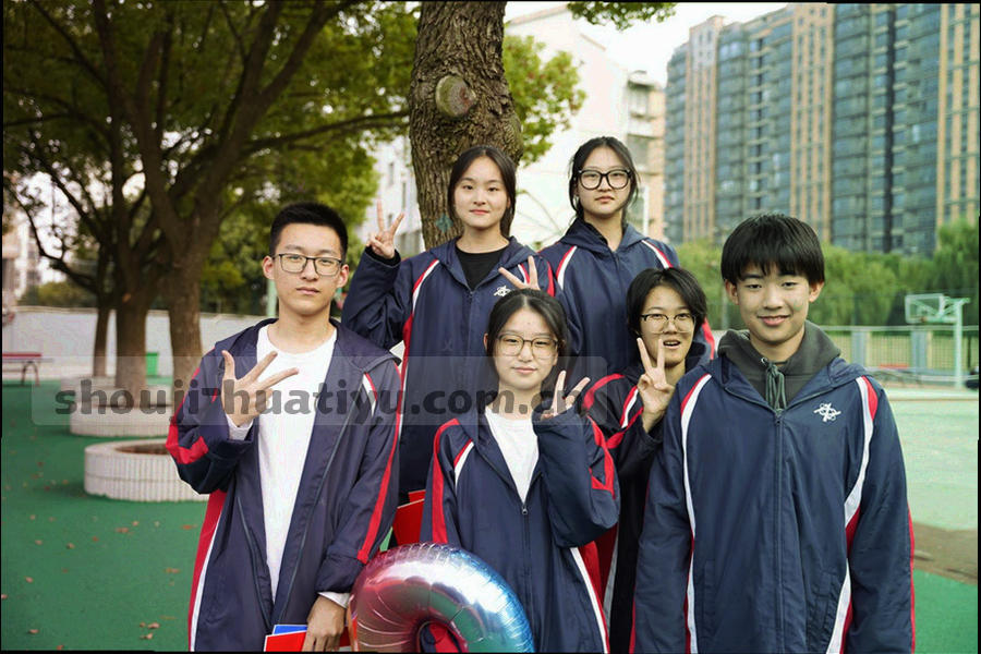 桌面上打开的邮件窗口与赛程截图，问题位置被标注框圈出